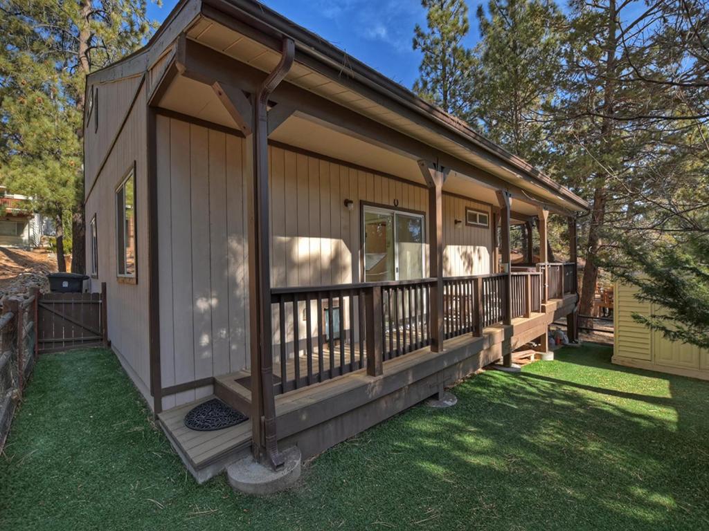 137 - Ezze Retreat - Big Bear Getaway - B&B Big Bear City