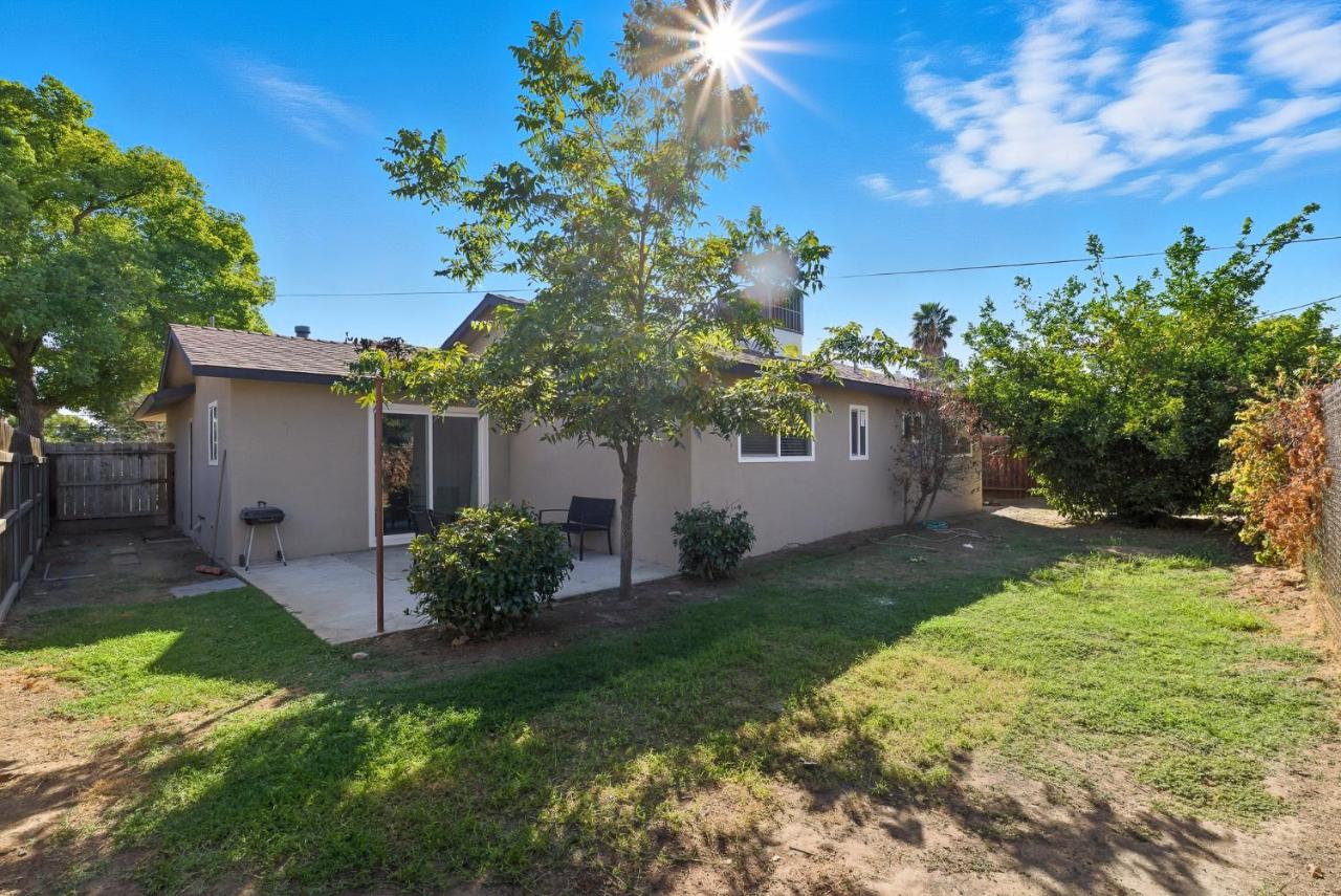 The Cozy Rustic Sequoia Wi-Fi & 2 Garage - B&B Tulare
