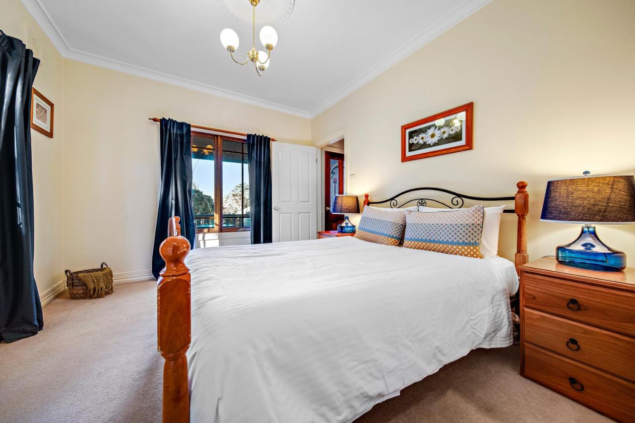 Leura Mall Three bedroom Cottage