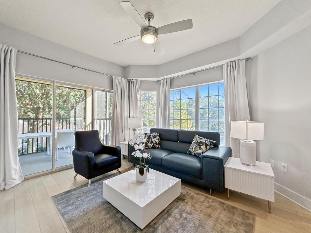 Modern & Spacious 3 Bedroom Retreat! - B&B Orlando