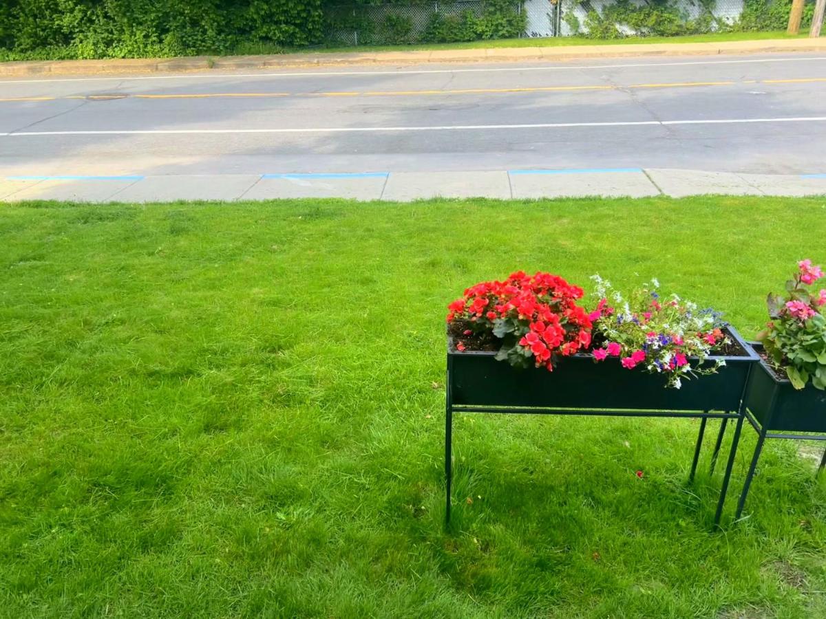 10 minutes to Montreal entire place 2 bedrooms private entrance - Ferienwohnung La Prairie