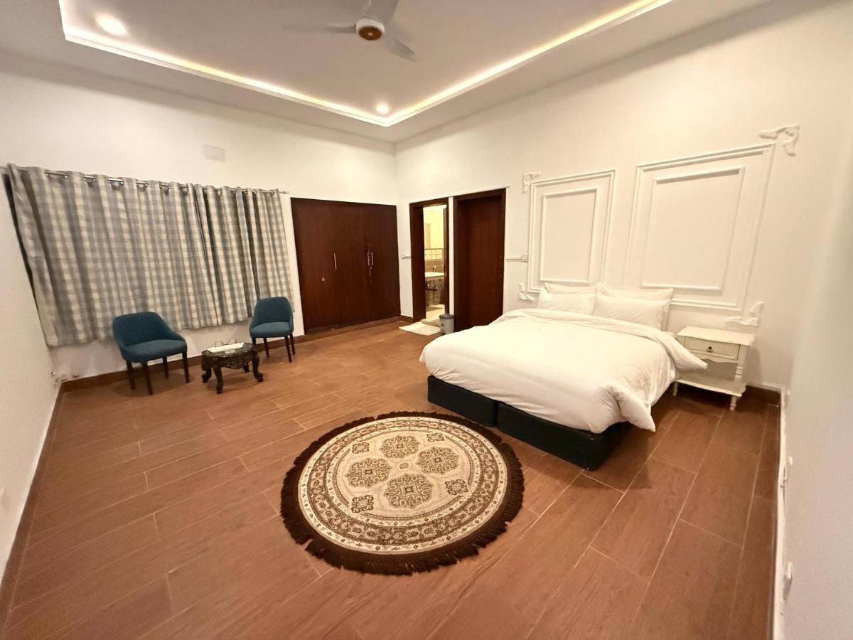 Deluxe Room (1 adult + 2 children)