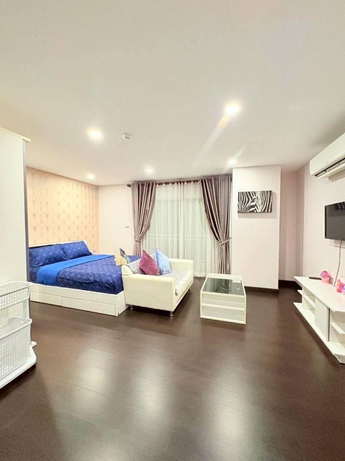 Studio with Garden View