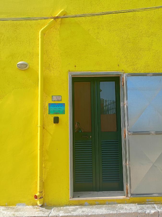 casa gialla mare del salento - B&B Maruggio