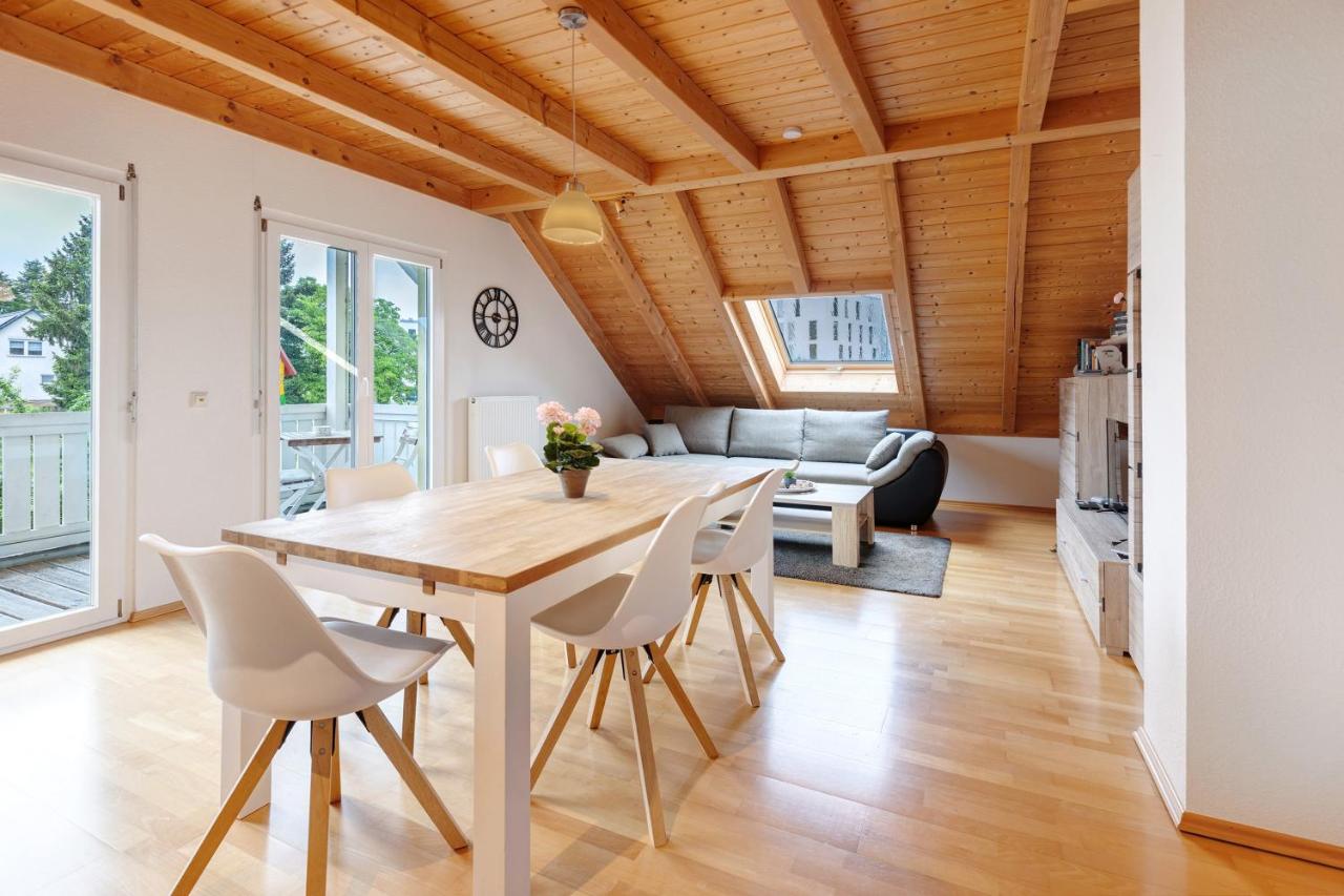 Sonnige Ferienwohnung mit Balkon - B&B Küssaberg