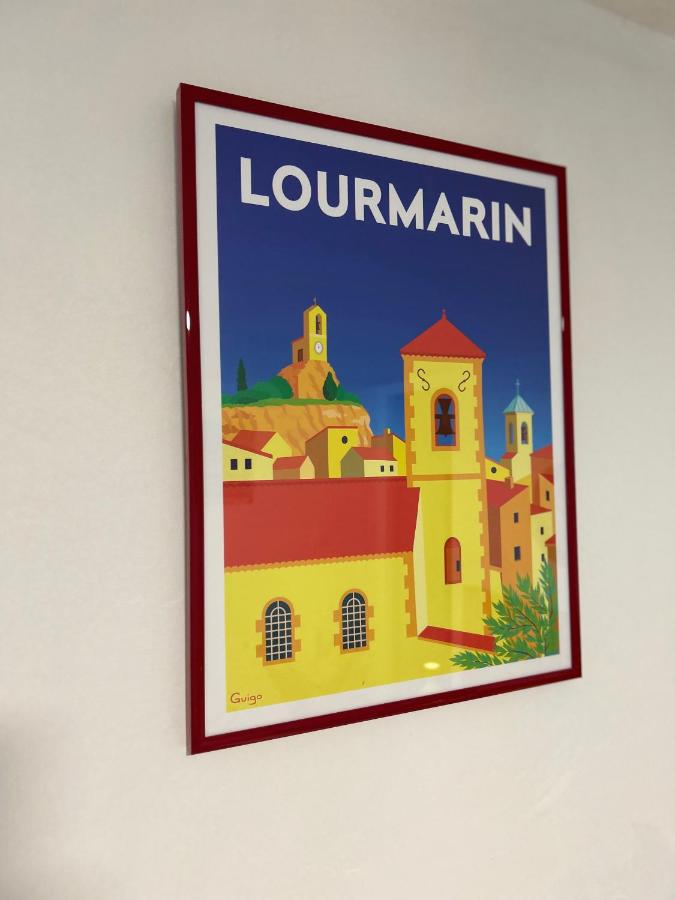 Apartment with Pool View