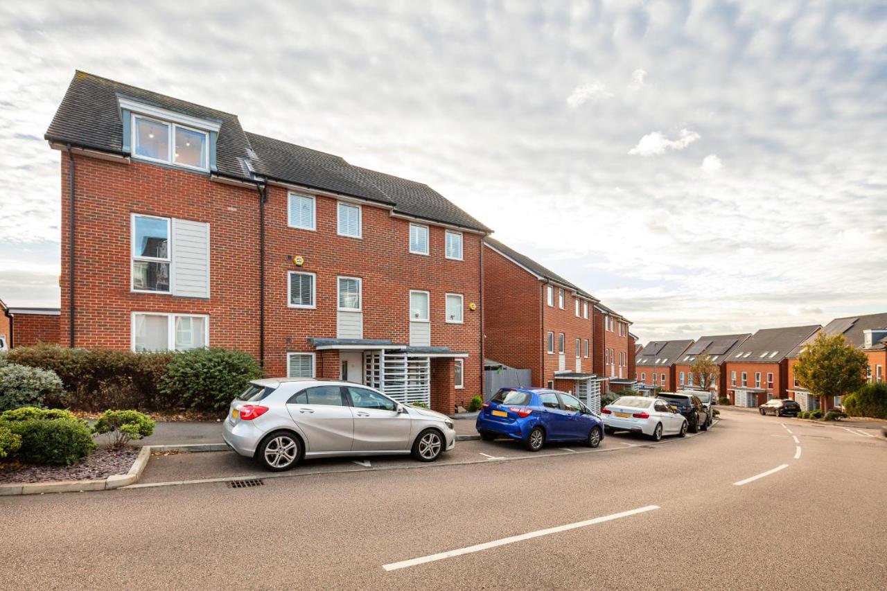 DELUXE 5 Bed, Sleeps 10 with Parking x2 , Family & Contractor Haven - B&B Dartford