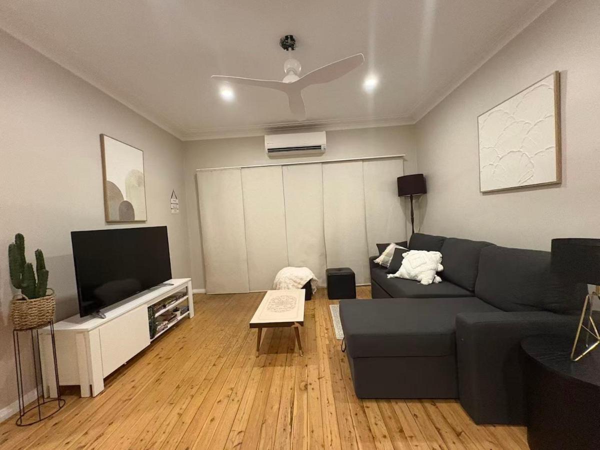 Sunny Lawn Retreat Central Spacious Backyard - B&B Armidale