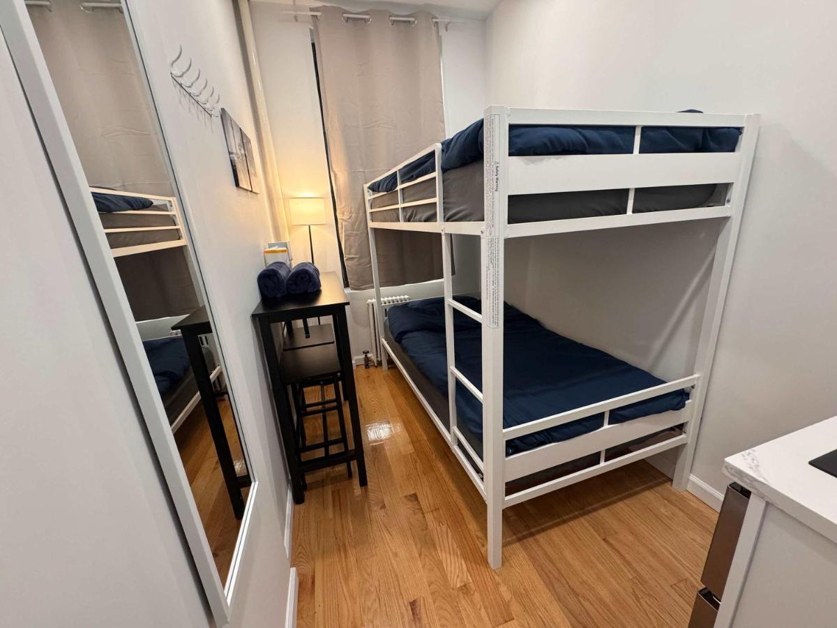 Room with Kitchen in Chelsea - Shared Bathroom - 3rd Floor Walk-UP - Ferienwohnung New York City
