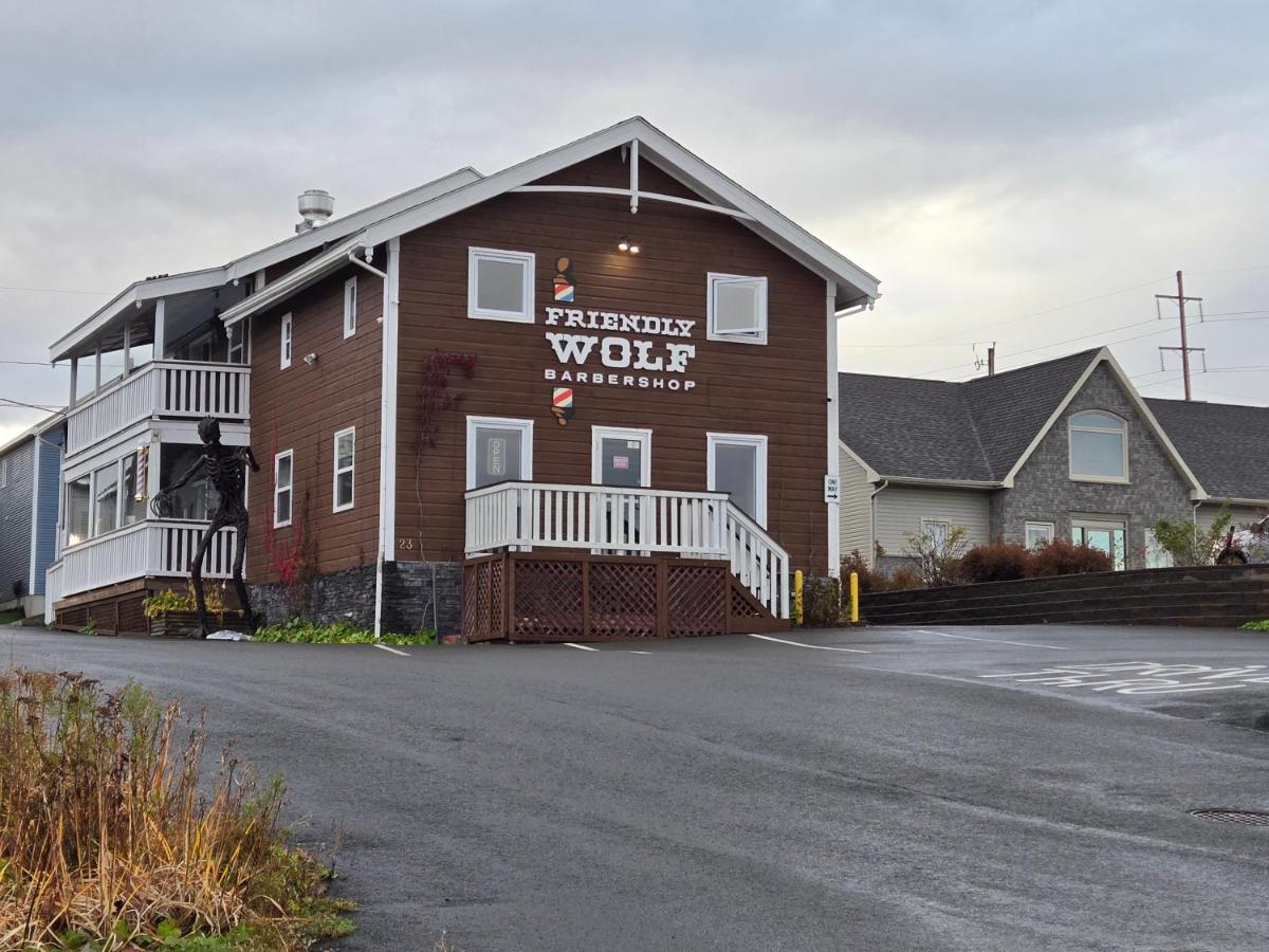 Trendy In-Town Studio - Fast WiFi & Work Desk - B&B Fredericton