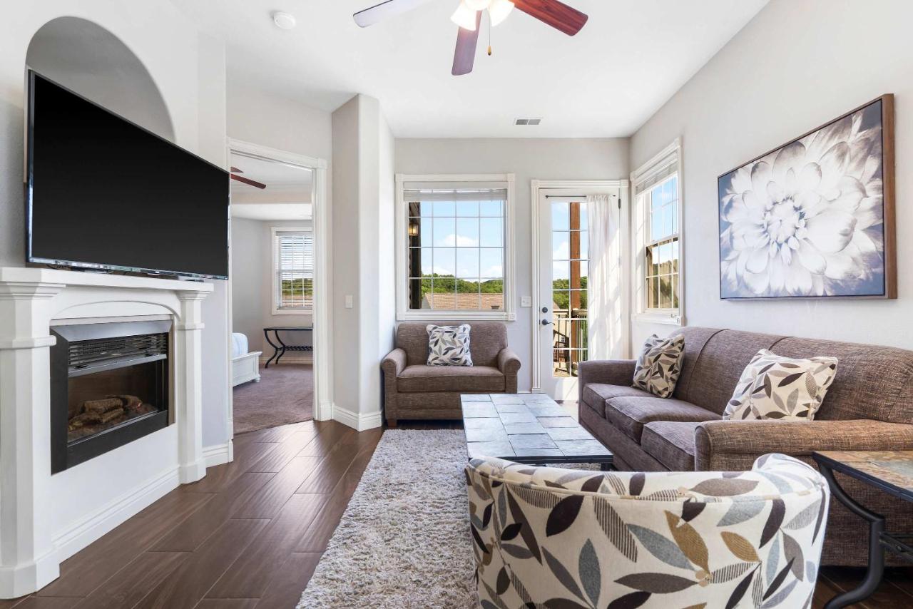 Blue Bird by Lake Escape - Near Silver Dollar City - Bed and Breakfast Branson