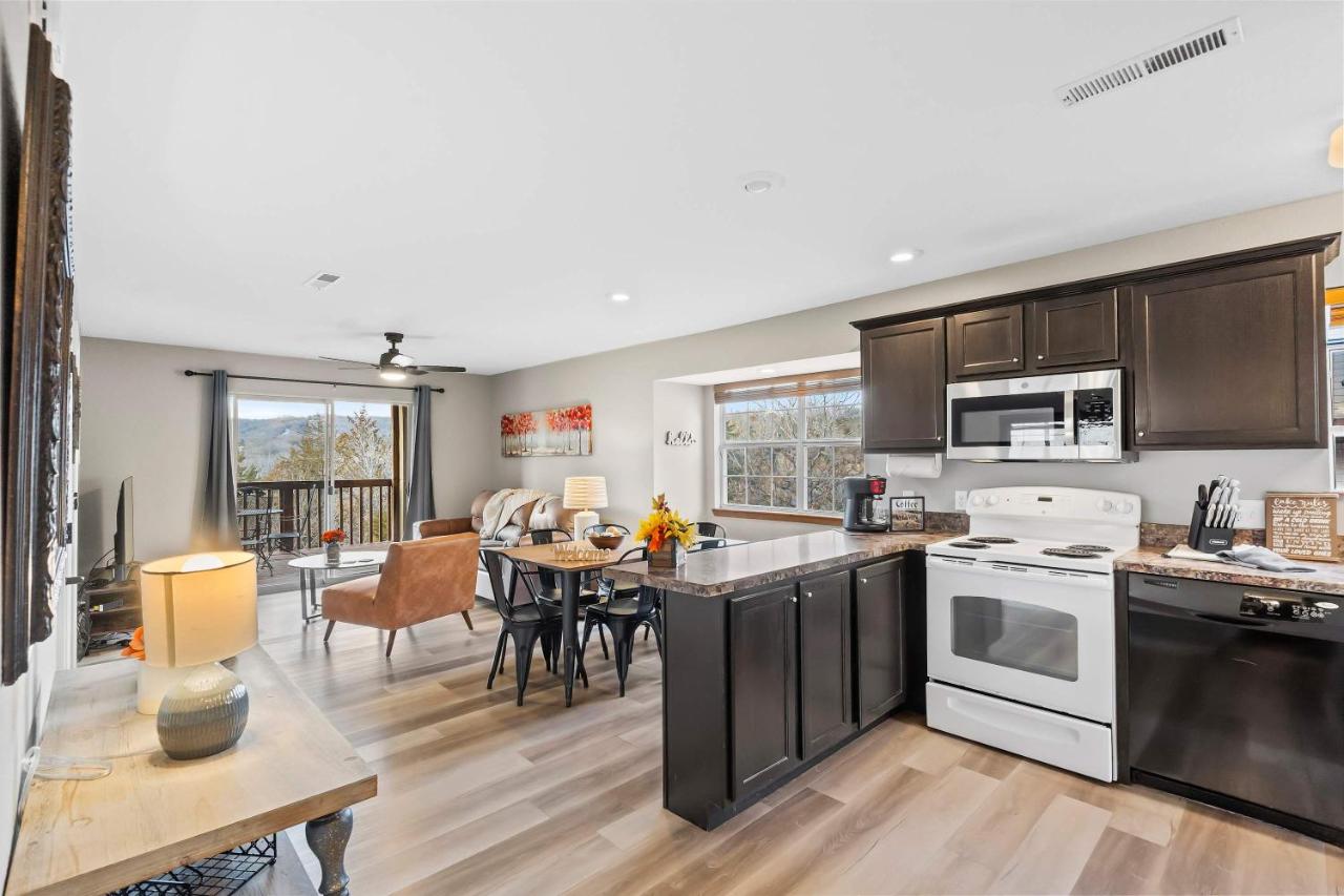 Silver Lake Hideaway - Chic 2 BDR Dog Friendly - B&B Branson