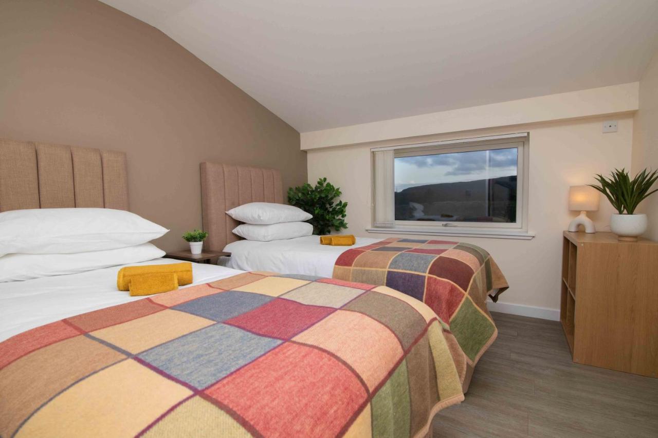 Tweepersoonskamer met 2 Aparte Bedden en Eigen Badkamer