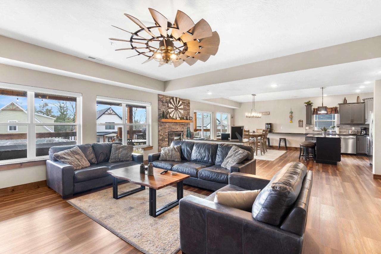 The Rock at Branson Cove - 5 BDR on Table Rock - B&B Hollister