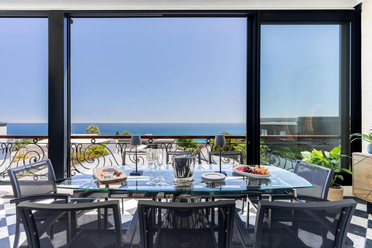 Stunning Ocean and Mountain Views, Heated Mini Pool - Villa Iparadesi Camps Bay - B&B Cape Town