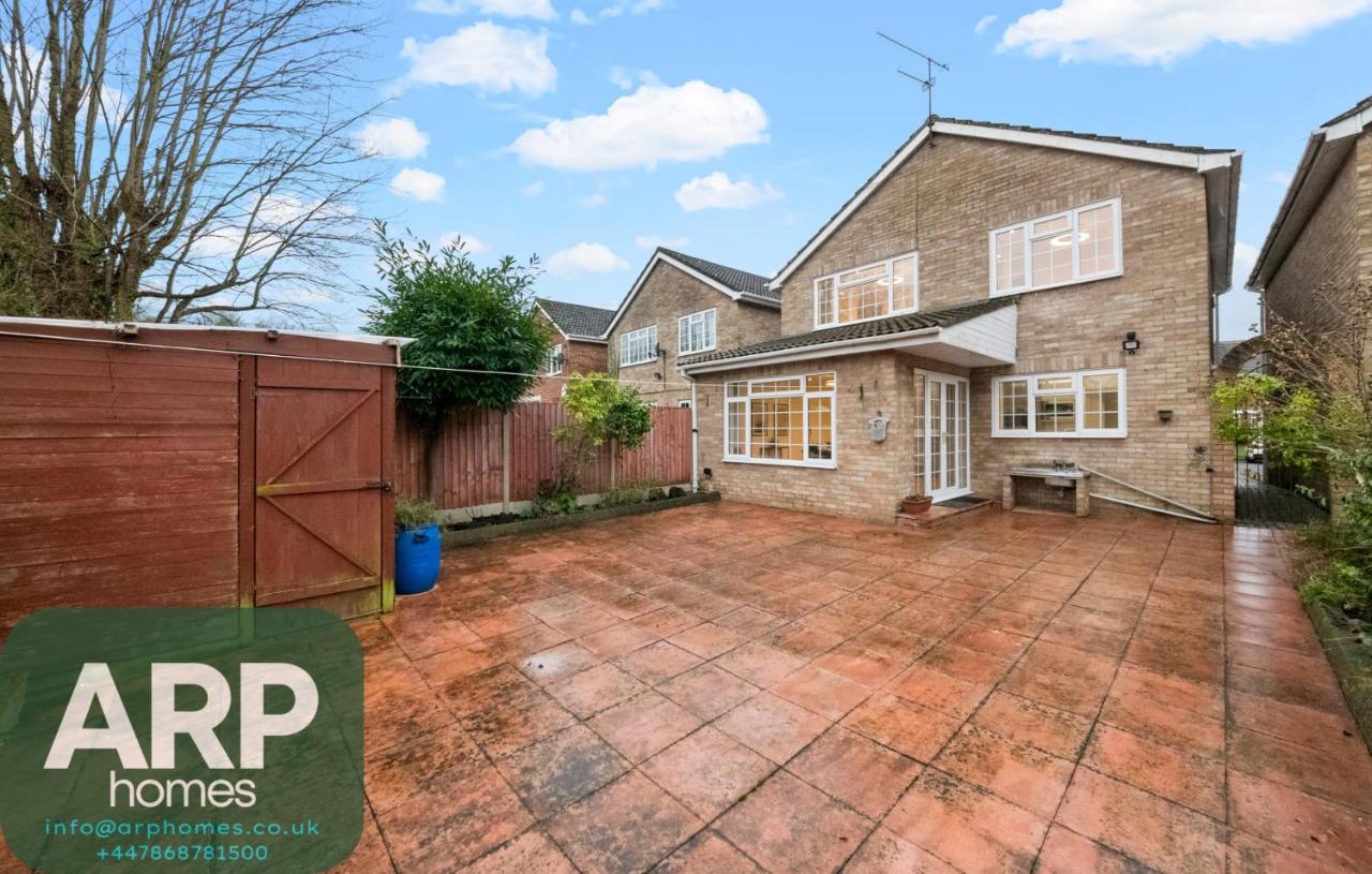 Near Town Centre, Big Patio, Free Parking Sleeps 8 - Chambres d’hôtes Maidenhead