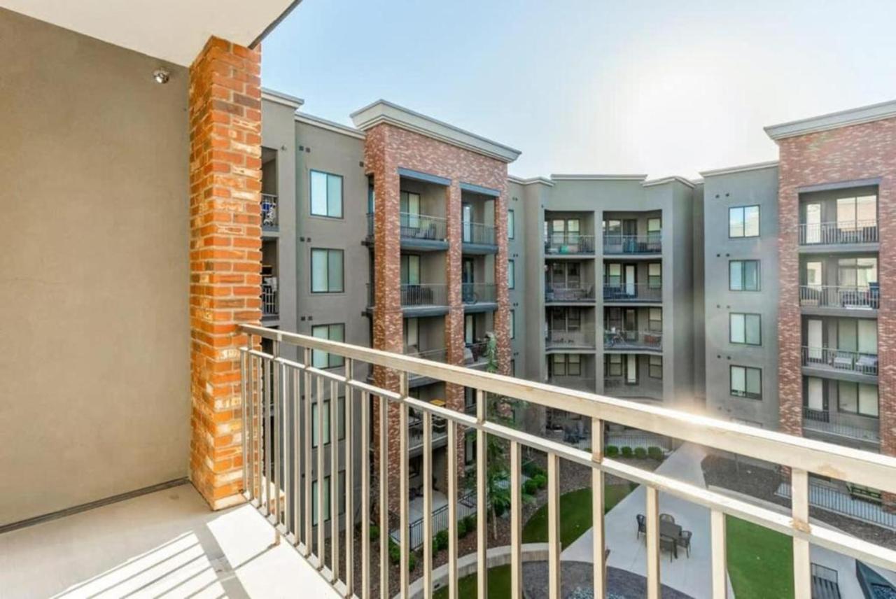 Salt Palace and Delta Arena Gym King Bed Golf Simulator - B&B Salt Lake City