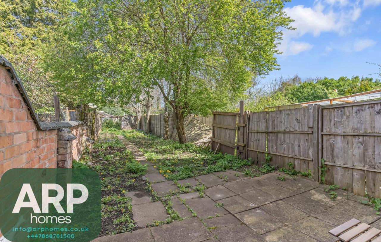 Stylish & Central - Bed House - Parking & Garden - Ferienwohnung Leicester