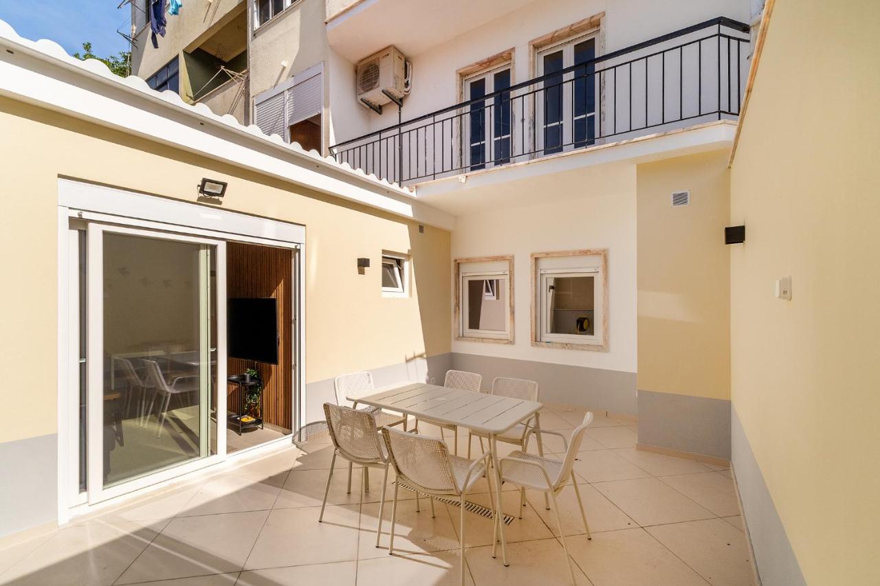 WHome Peaceful Algés Family Home away from City Noise - B&B Algés