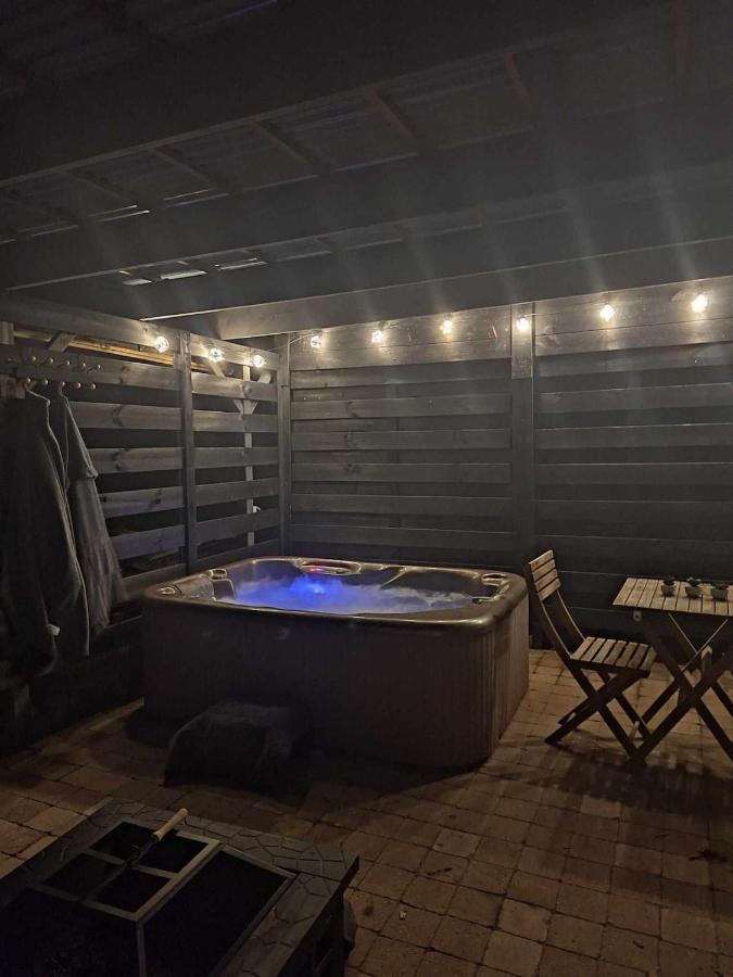 Appartement avec terrasse et jacuzzi privatifs - B&B Mellet