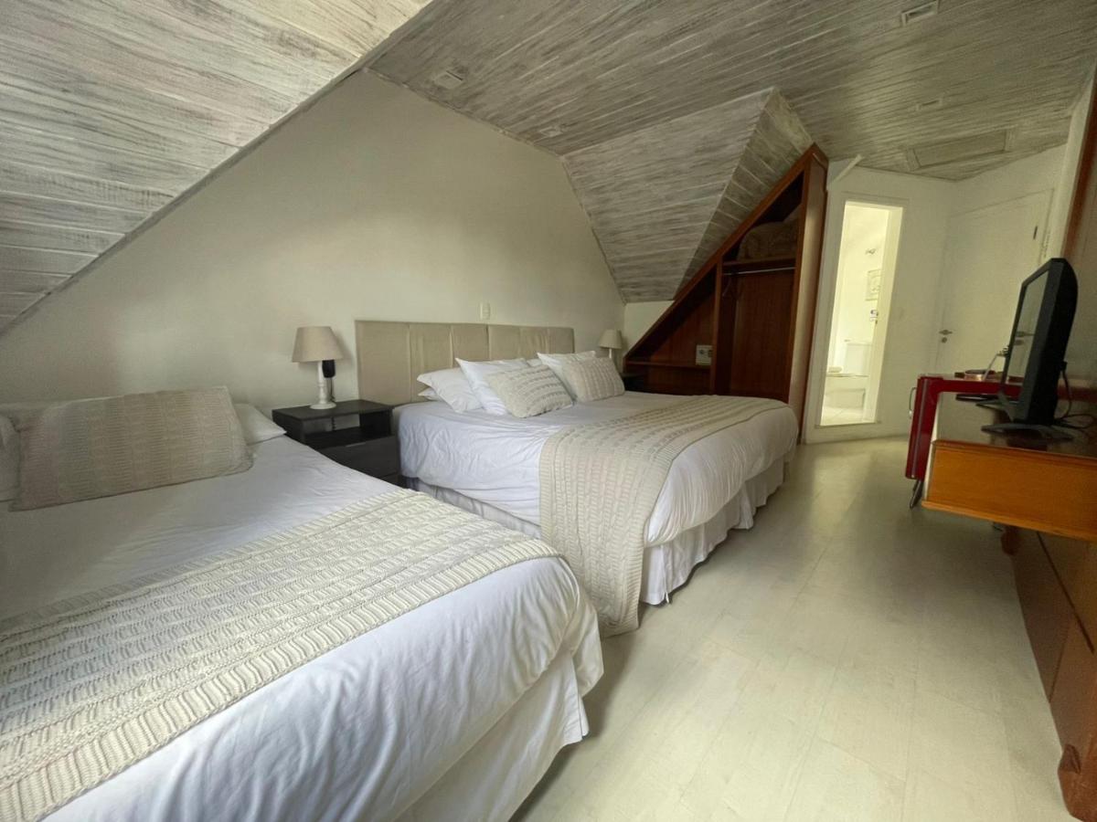 Camera Tripla Superior