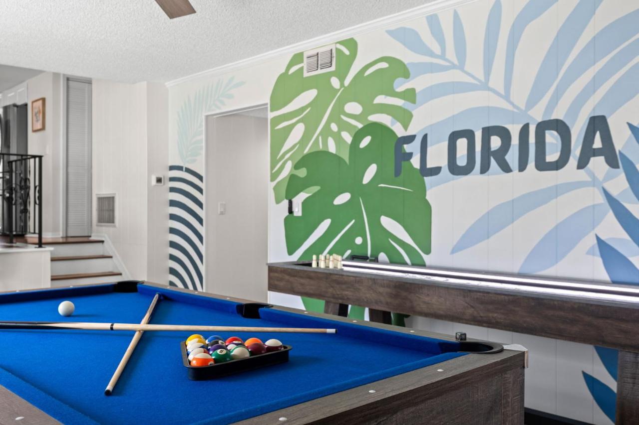 Family Oasis - Pool Hot Tub Games & Near Beach - Bed and Breakfast Seminole