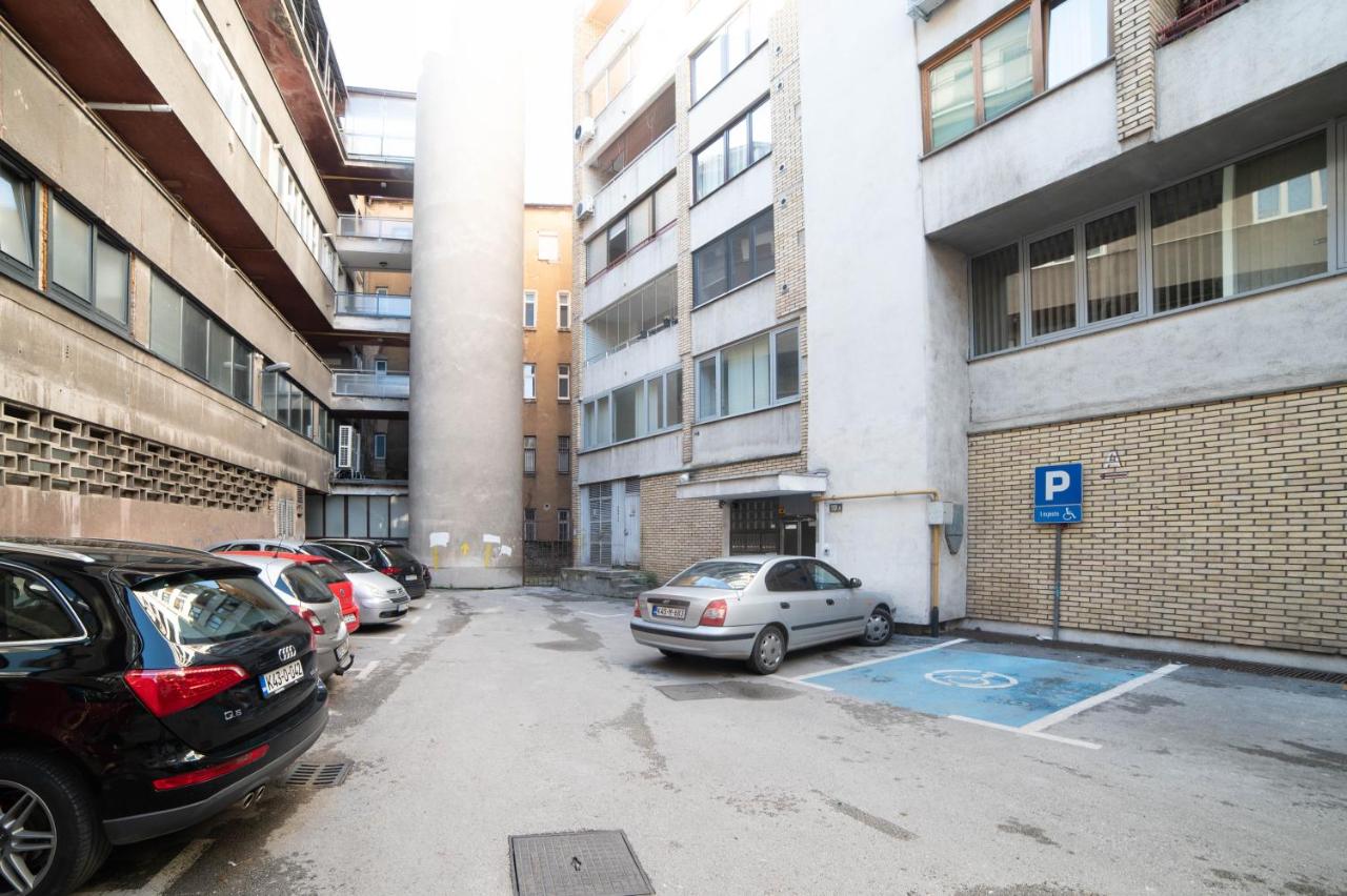 Aurelio Centar Apartment with Balcony and Free parking - B&B Sarajevo