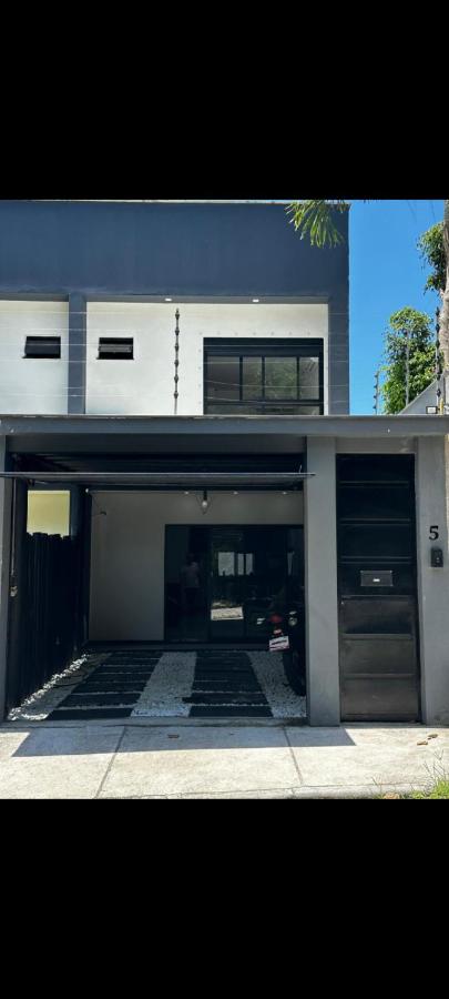 Apartamento 2 quartos aconchegante e moderno próximo do aeroporto e ao centro - Chambres d’hôtes Porto Seguro