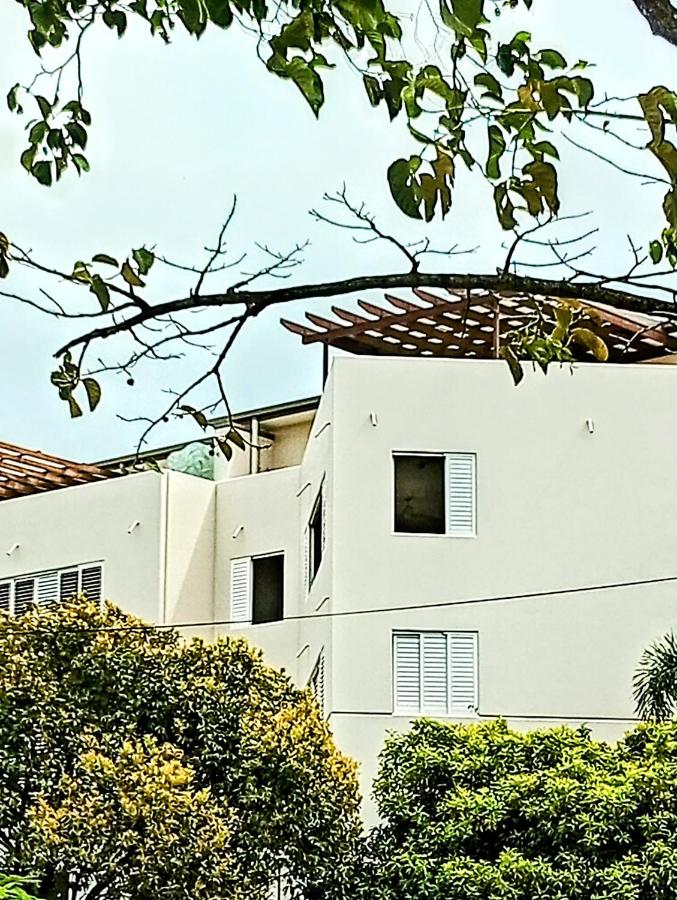 Cairns Edge Apartments Sports Hospital and Esplanade a walk away - B&B Cairns North