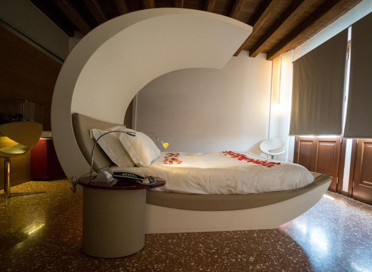 Camera Matrimoniale con Bagno Privato