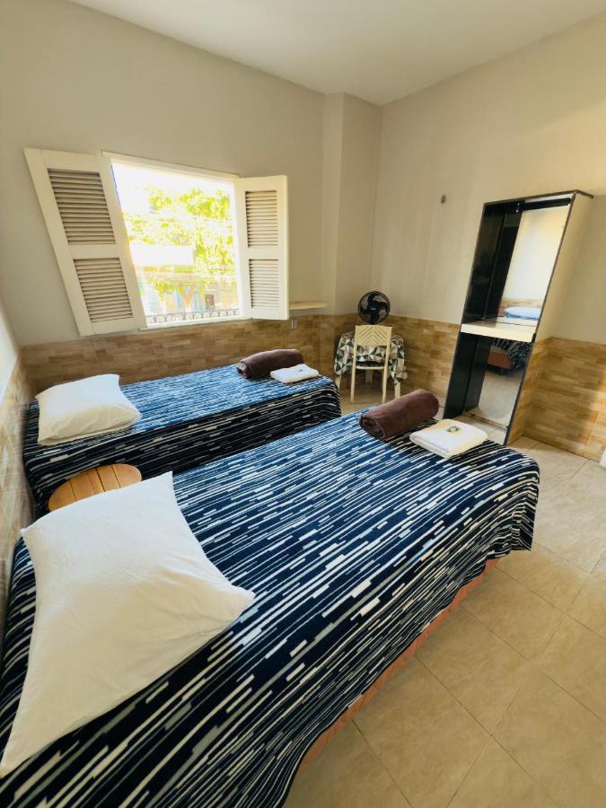 Tweepersoonskamer met 2 Aparte Bedden en Eigen Badkamer