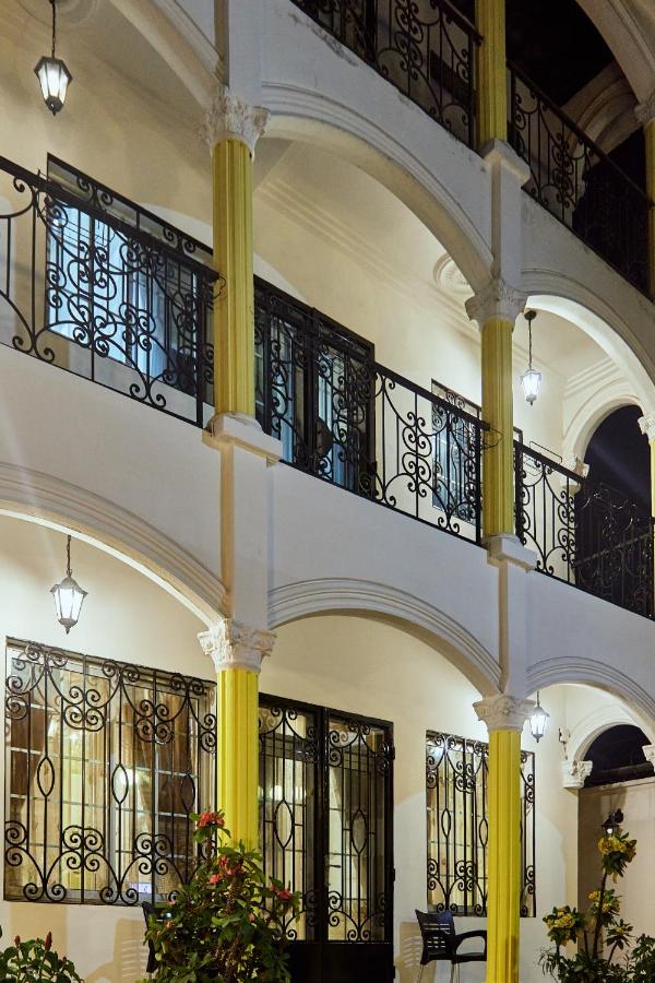 MH - Upper Floor Apart - Bed and Breakfast Douala