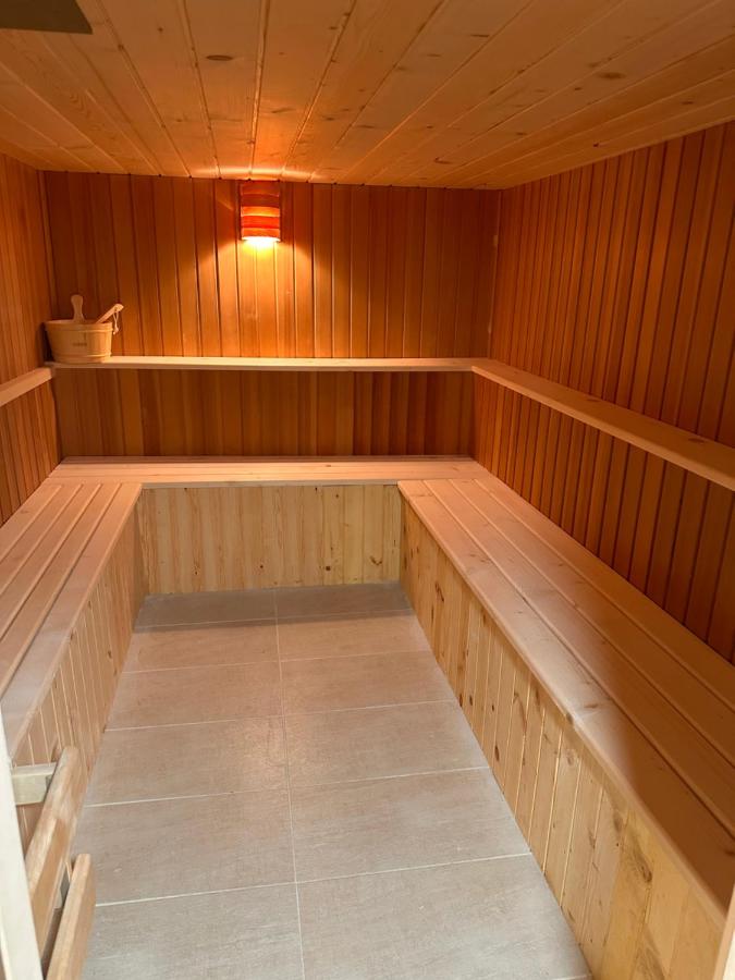 Stylish Alpine Ski Chalet Tirol - B&B Borovets