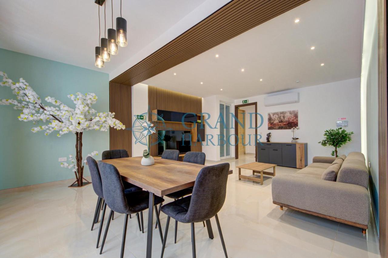 Casa Paradiso in Ghaxaq Private Rooftop Pool - B&B Għaxaq