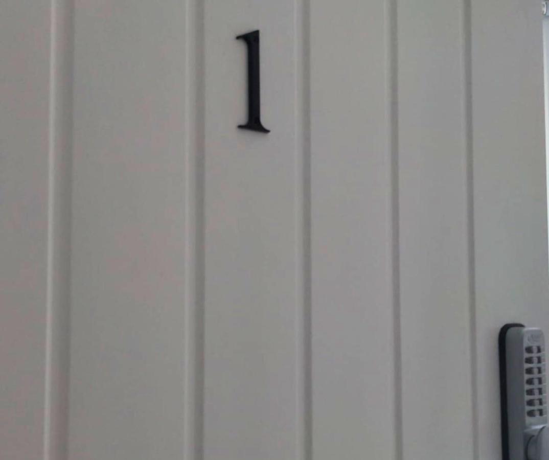 The Red Lounge - B&B Liverpool