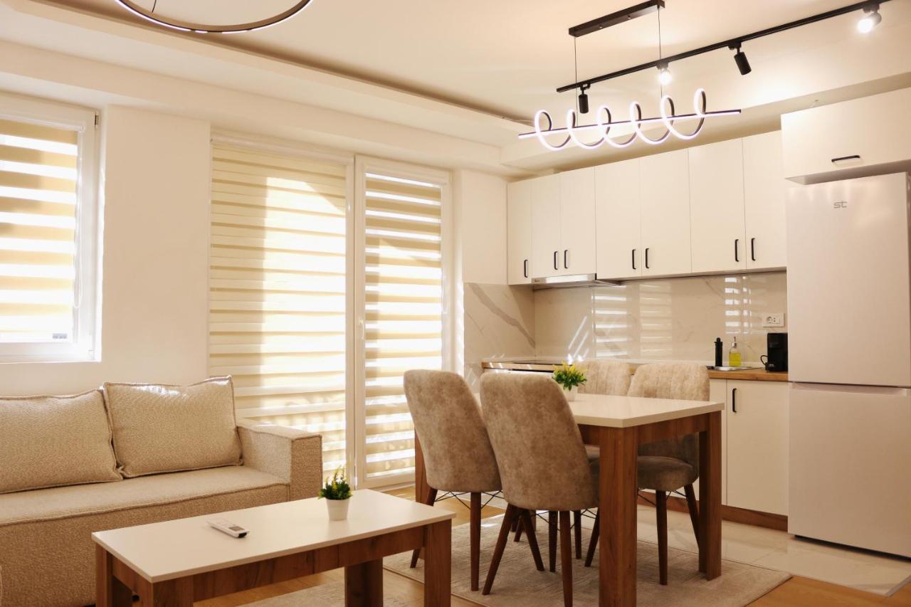 S Lux Center Suites - Bed and Breakfast Skopje