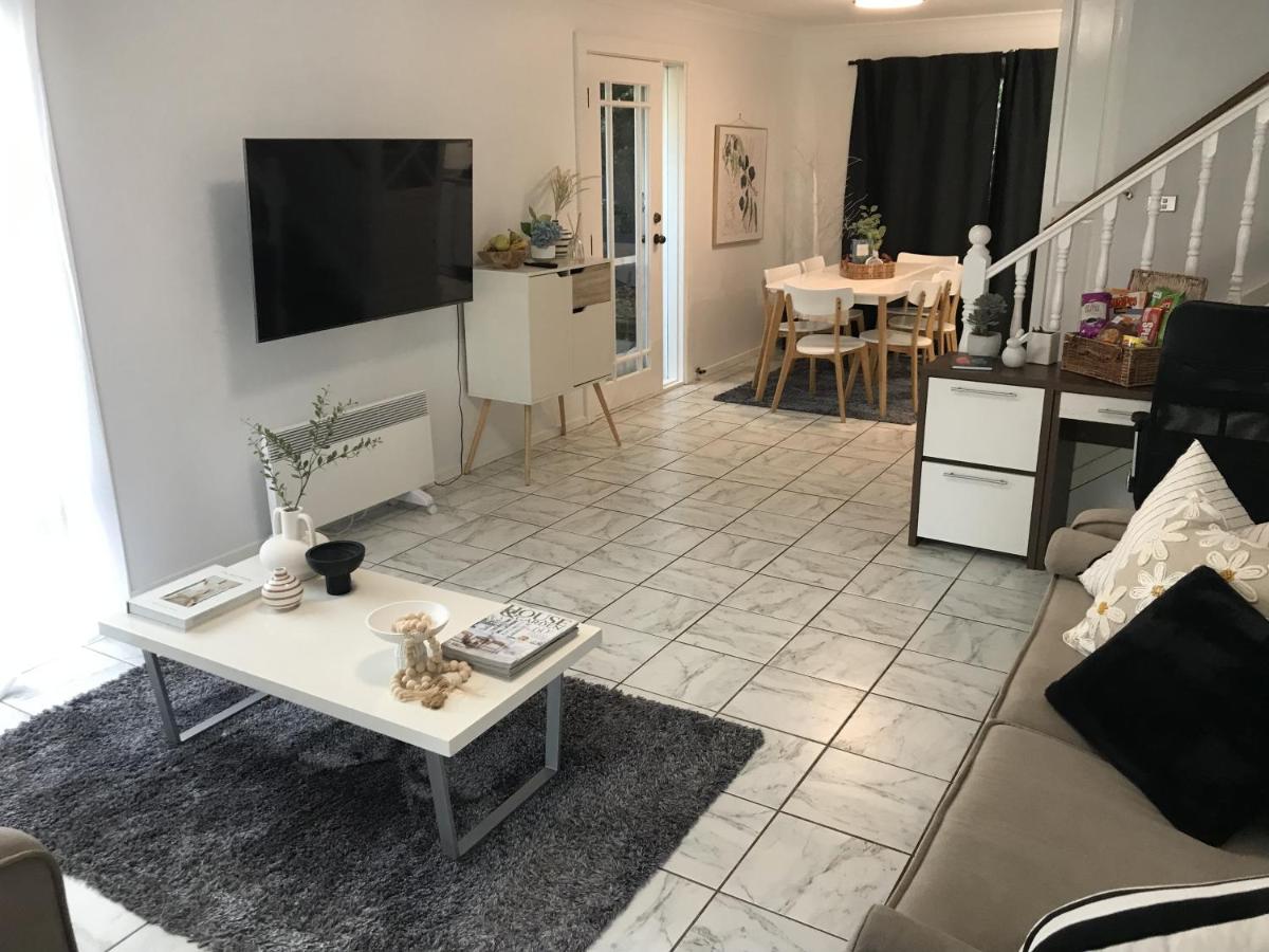 Urban Oasis - B&B Toronto