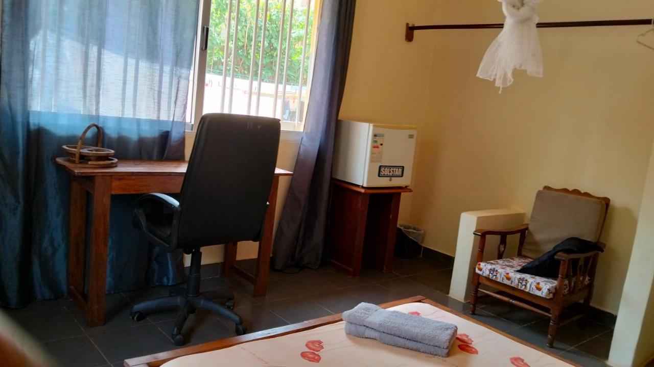 Tweepersoonskamer met Gedeelde Badkamer