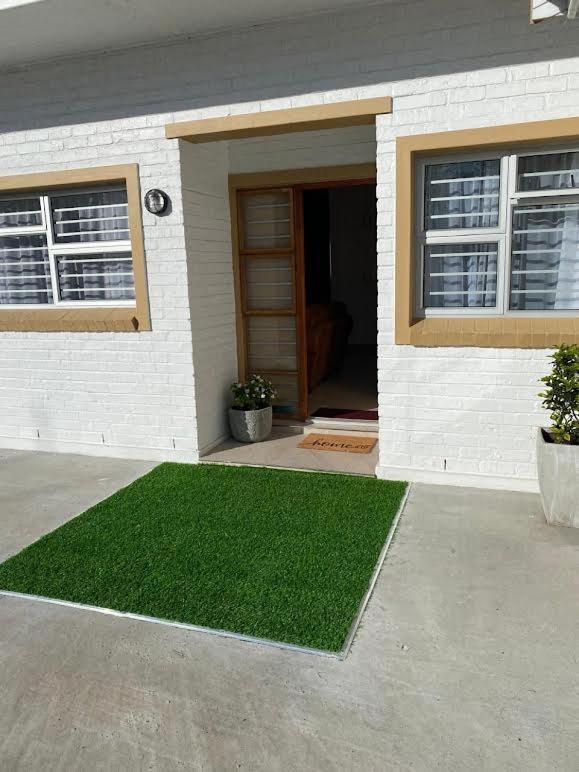 Birds Nest Holiday Apartment - B&B Sacville