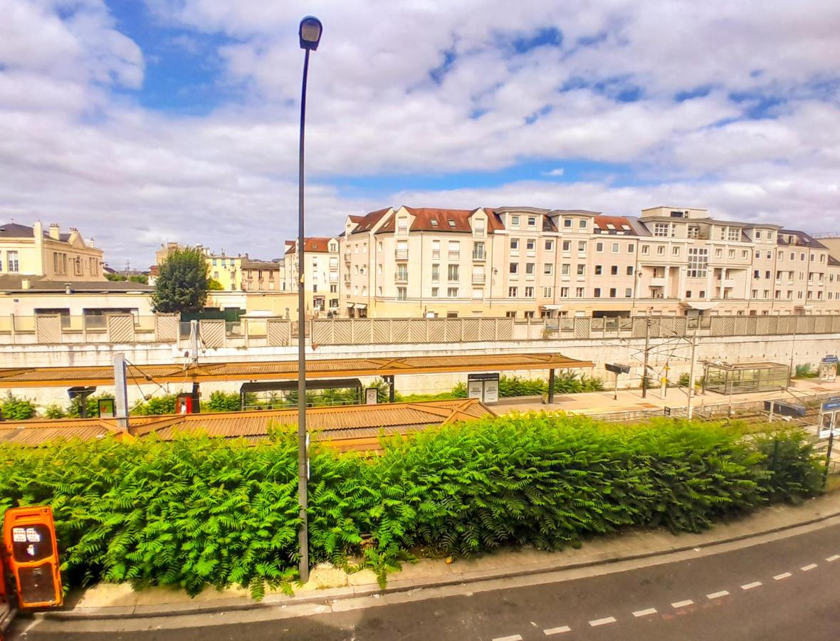 Joli duplex refait à neuf, face gare, près Ermitage - Ferienwohnung Maisons-Laffitte