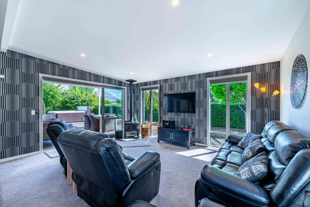 Wanaka Haven Spa Views and fantastic outdoor living - Chambres d’hôtes Wanaka