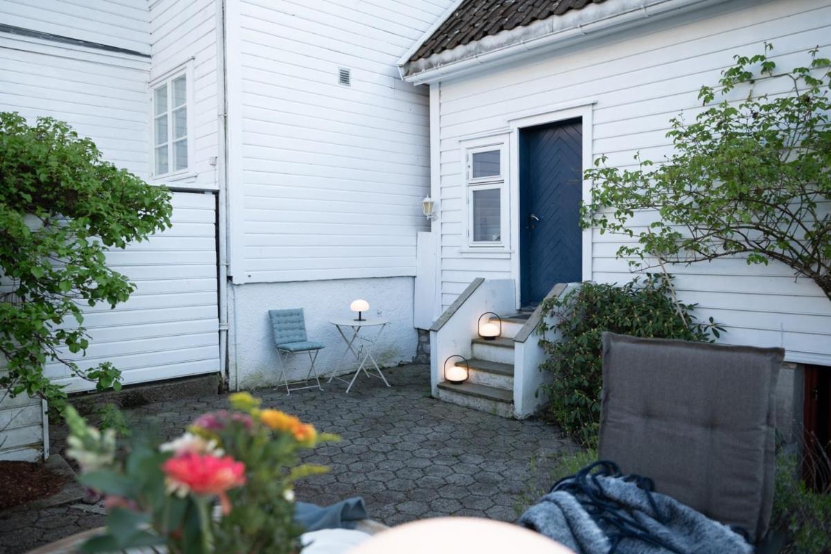 Unique wooden house, Cozy outdoor area, Downtown - Chambres d’hôtes Stavanger