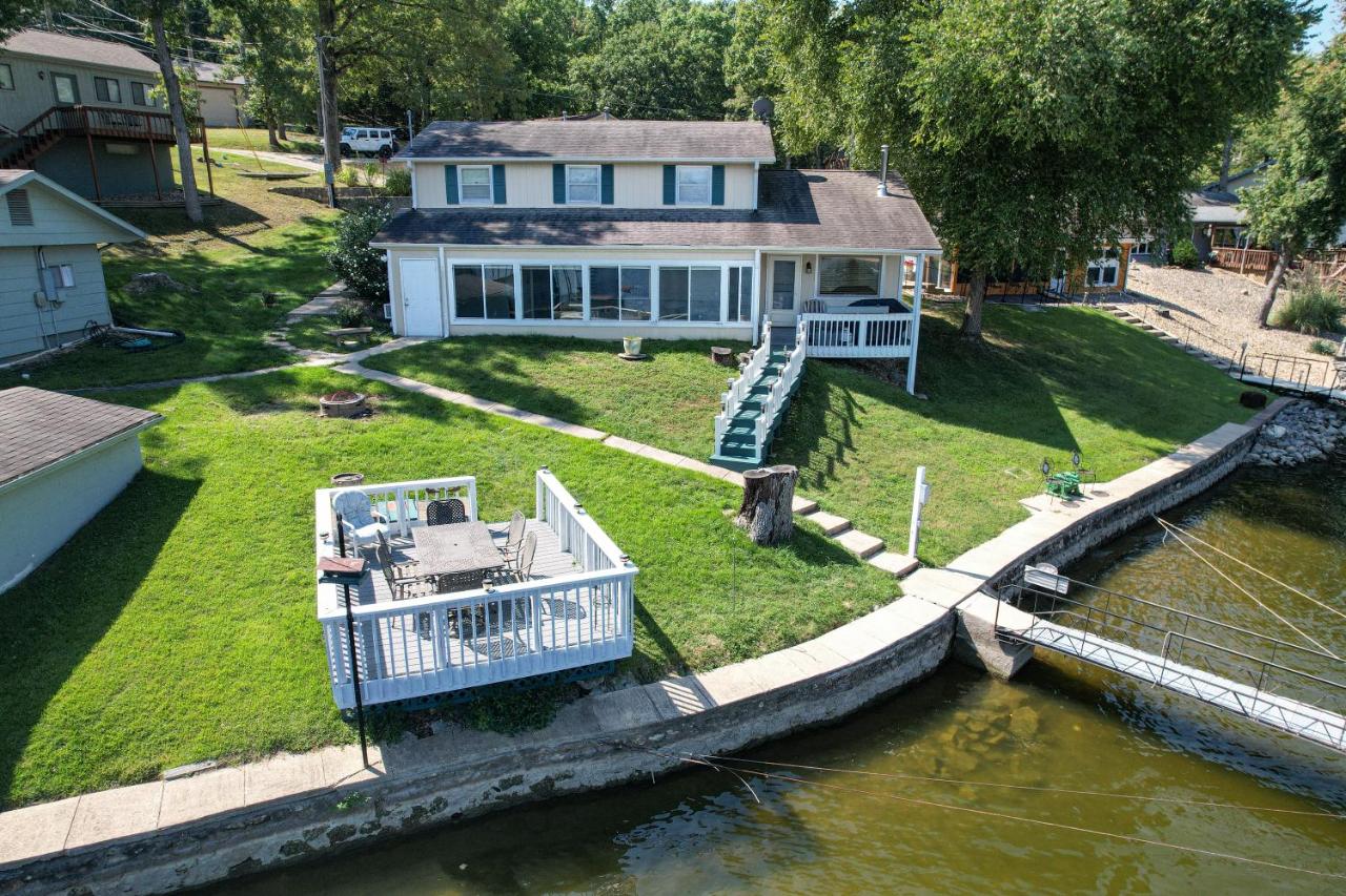 Amazing Dock Fishing with Swim Area & Gentle Lot - Chambres d'hôtes Gravois Mills