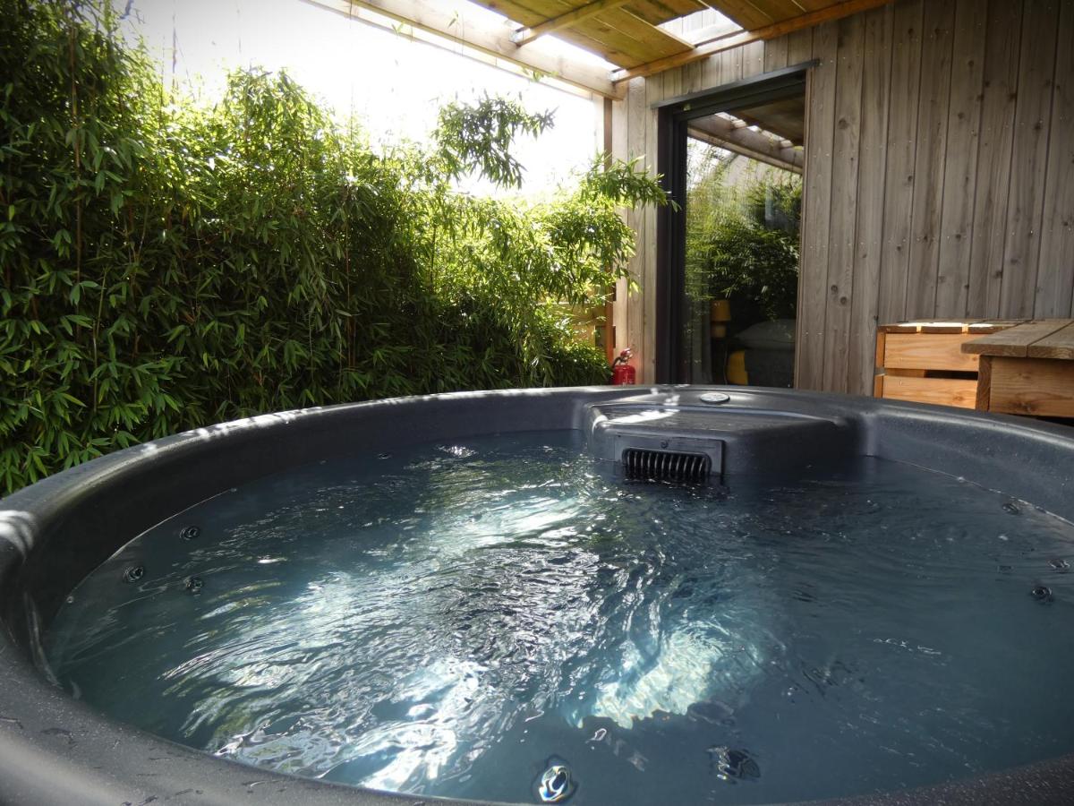 Cottage chaleureux avec Sauna & Jacuzzi - Bed and Breakfast Saint-Coulitz