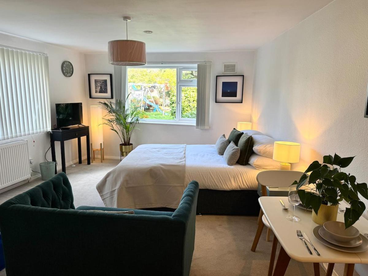 Worthing - Garden Pad Studio with FREE on street PARKING - B&B Worthing