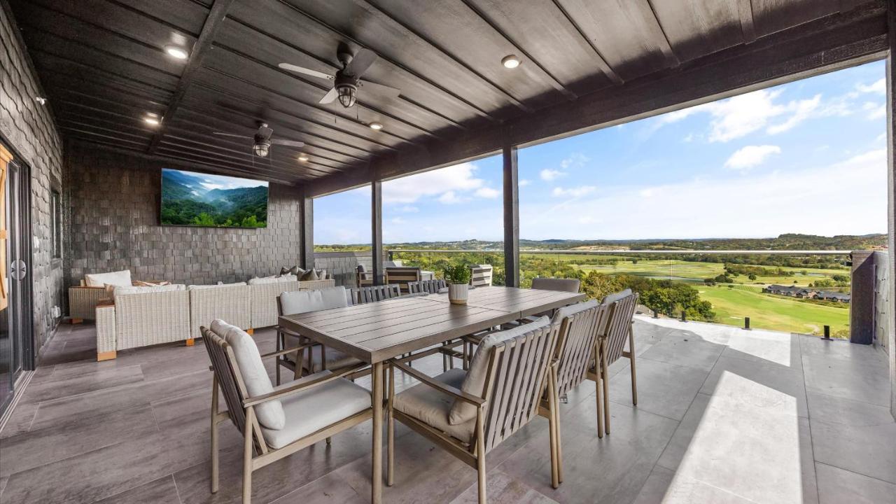 The Back Nine Retreat by AvantStay Private Golf Sim Firepit Mountain Views Near Dollywood - B&B Sevierville