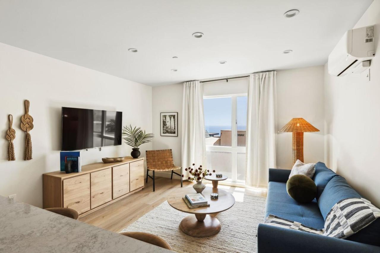 Tide House - Unit D - Modern Oceanview 1BD w Parking - Bed and Breakfast El Segundo