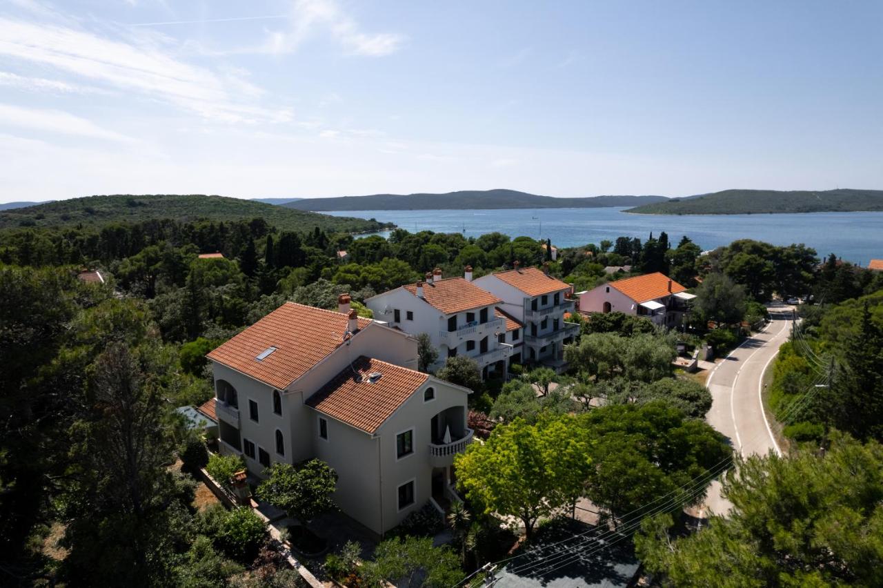 Apartments with parking space Muline, Ugljan - 8521 - Bed and Breakfast Ugljan