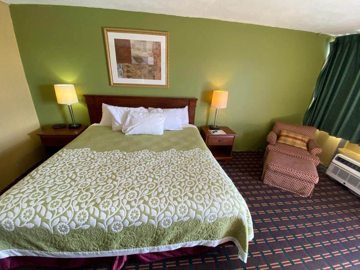 Standard King Room - Non-Smoking 