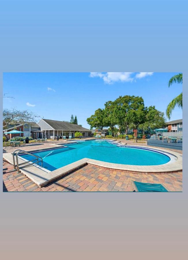 Comfortable apartment entirely by the lake - B&B Tampa